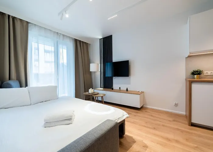 Posnania Chic With Garden By Bookinghost *