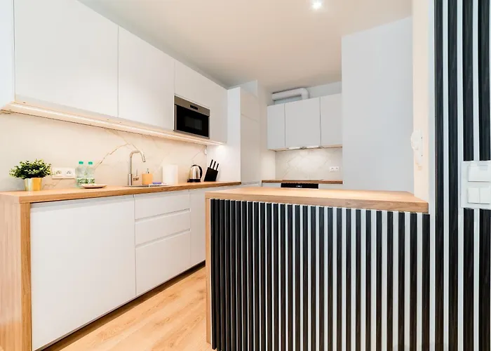 Апартаменты Posnania Chic With Garden By Bookinghost