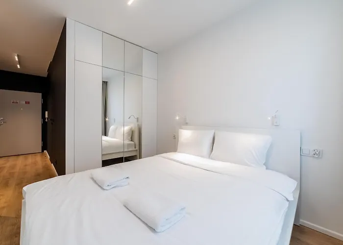 Daire Posnania Chic With Garden By Bookinghost