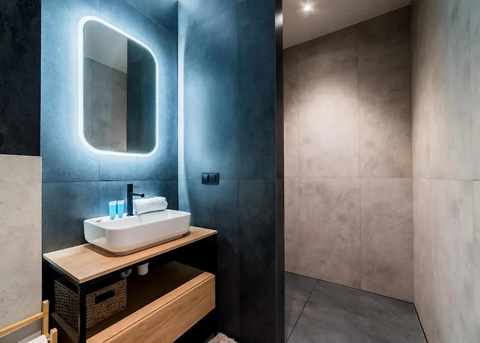 Posnania Chic With Garden By Bookinghost Daire *